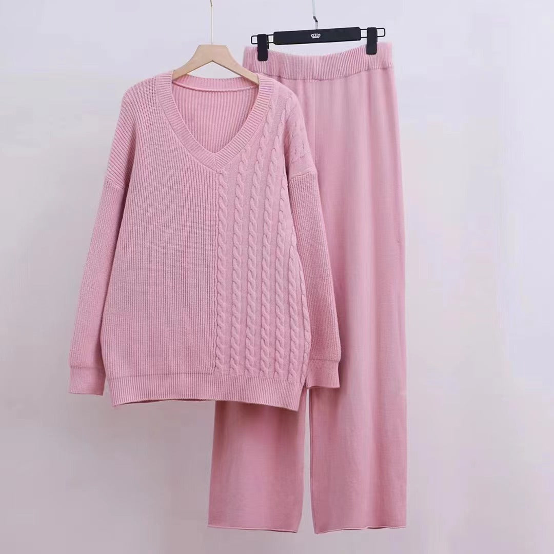 Pull en fine maille pour femmes et pantalon à coupe large avec décolleté en V et design en relief Chic & Stil