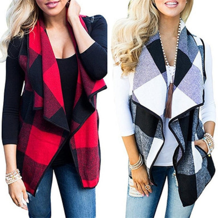 Women's cardigan in warm checkered material with side pockets Lune London
