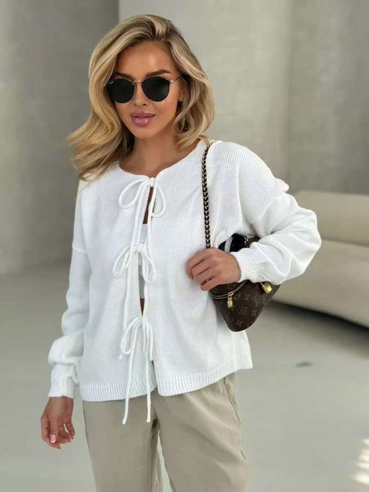 Pull-over tricot décontracté pour femmes avec des détails de laçage décoratifs Chic & Stil