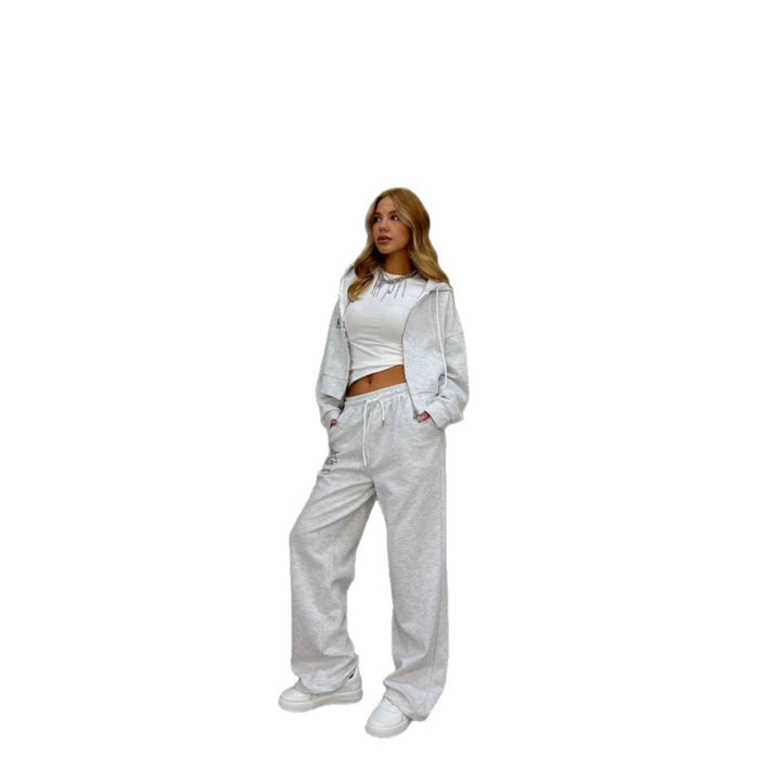 Casual set for women with cropped hoodie jacket and comfortable jogger pants Lune London