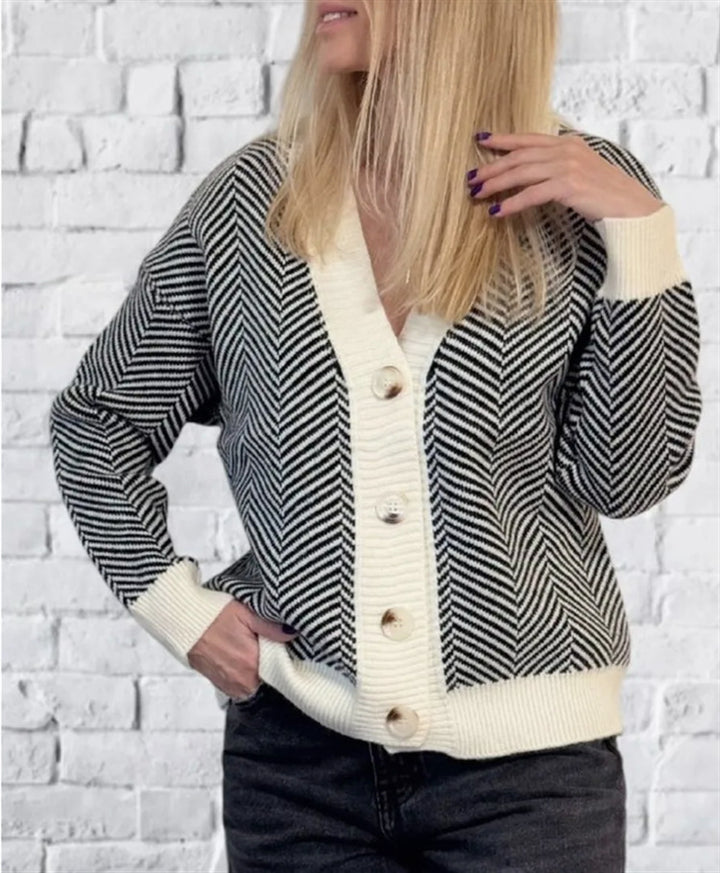 Trendy women's jacket with herringbone pattern and buttons Lune London