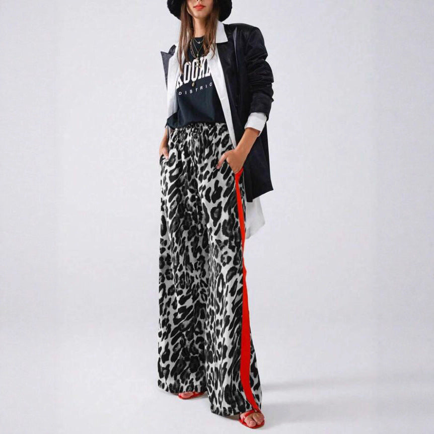 Leisure pants for women with animal print and contrasting stripes on the sides Lune London