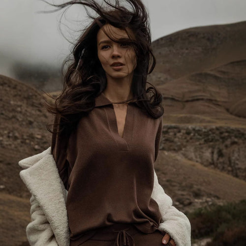 Casual sweater for women with V-neck and trendy details Lune London