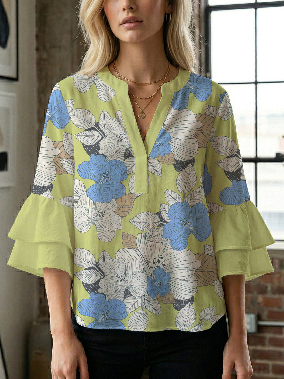 Women's blouse with voluminous sleeves and floral design Lune London