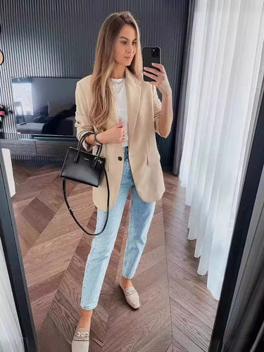 Tailored women's jacket with elegant lapels and practical pockets Lune London