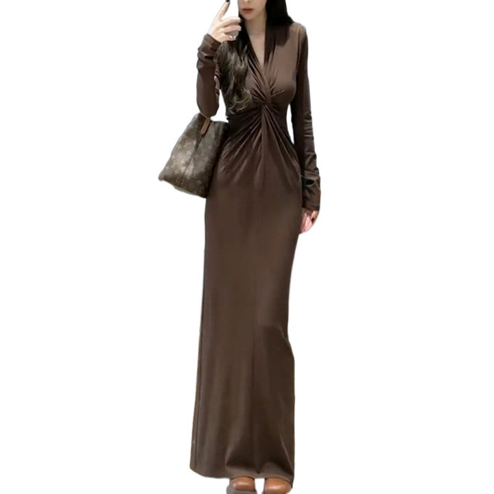 Women Elegant Wrap Dress with Deep V Neckline and Detail-Loving Pleating Chic & Stil
