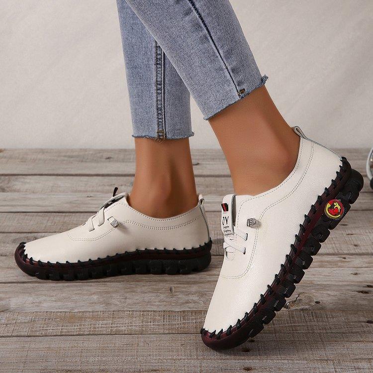 Comfortable leisure shoes for women with non-slip sole and breathable upper material Lune London
