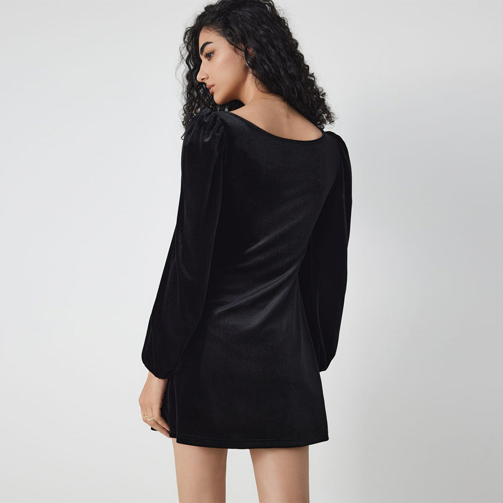 Robe mini pour femmes avec des manches bouffantes élégantes et un chic décolleté carré Chic & Stil