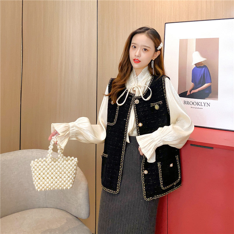 Cardigan élégant pour femmes avec boutons décoratifs et design stylé Chic & Stil
