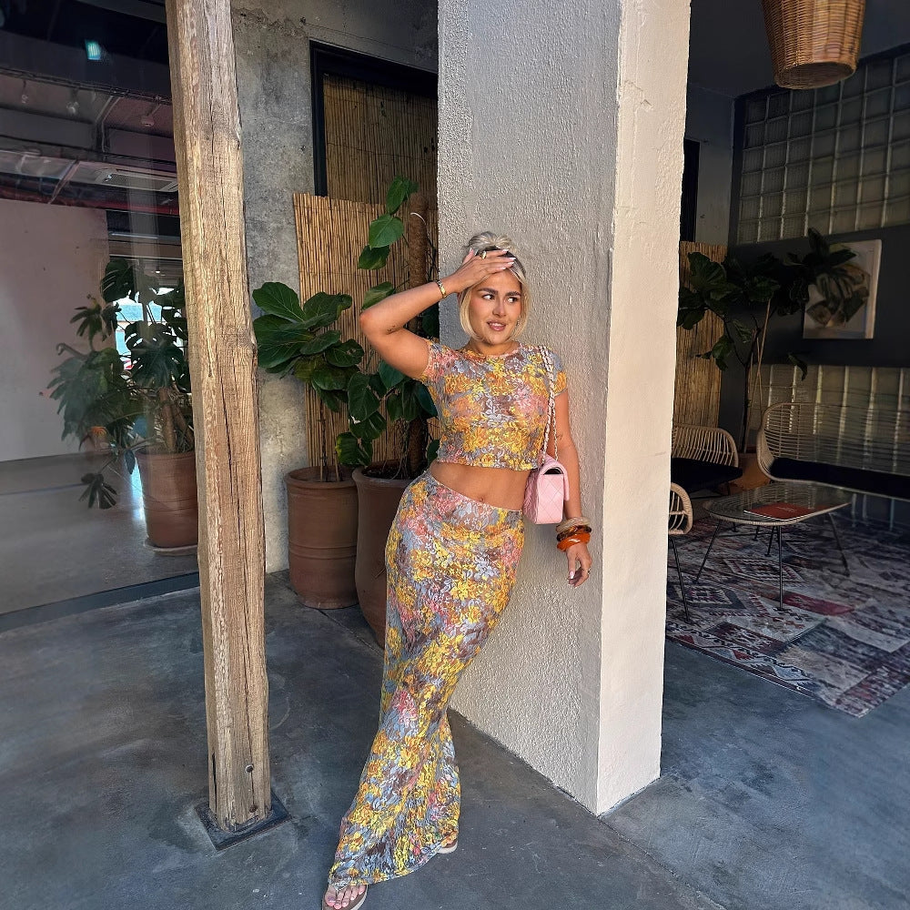 Women’s set consisting of a crop top and a floral patterned maxi skirt Lune London