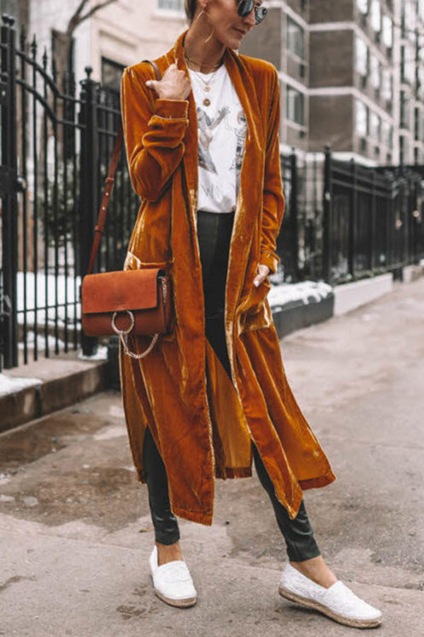 Elegant velvet coat for women with a long design and open silhouette Lune London