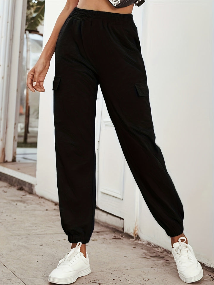 Cargo pants for women with elastic waist and practical pockets Lune London
