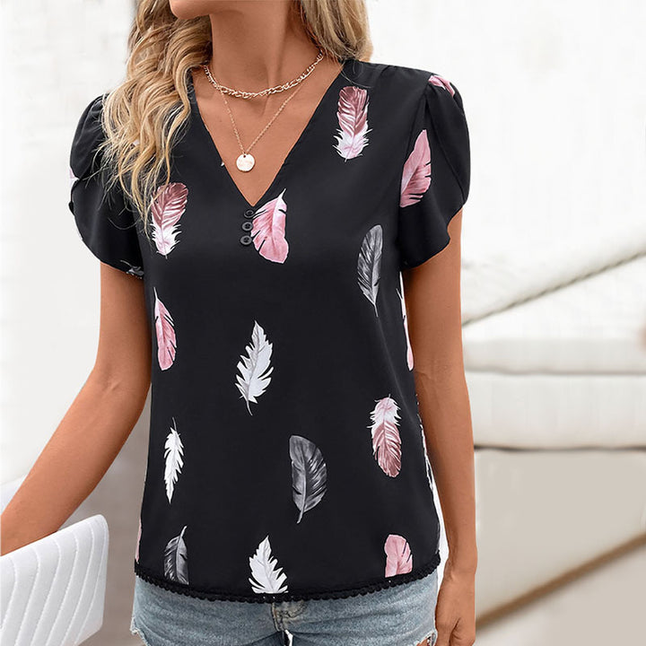 Haut féminin avec motif floral en feuilles et détails de boutons décoratifs Chic & Stil