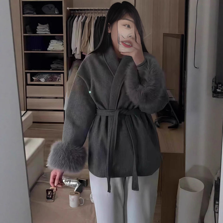 Elegant fleece jacket for women with removable faux fur collar and belt Lune London