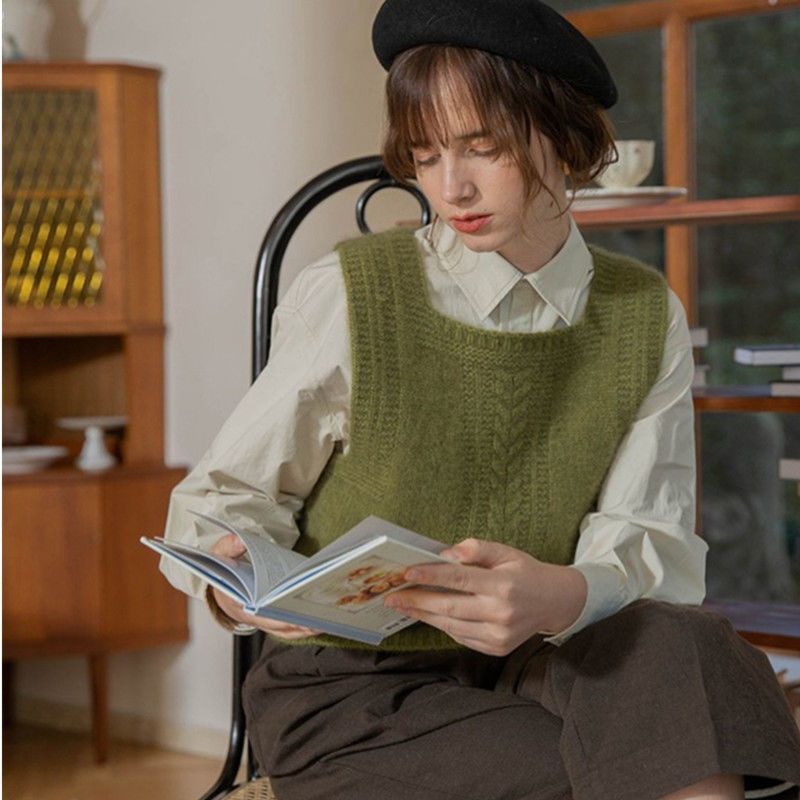 Ladies Chunky Knit Cardigan with Chic Braid Pattern and Style