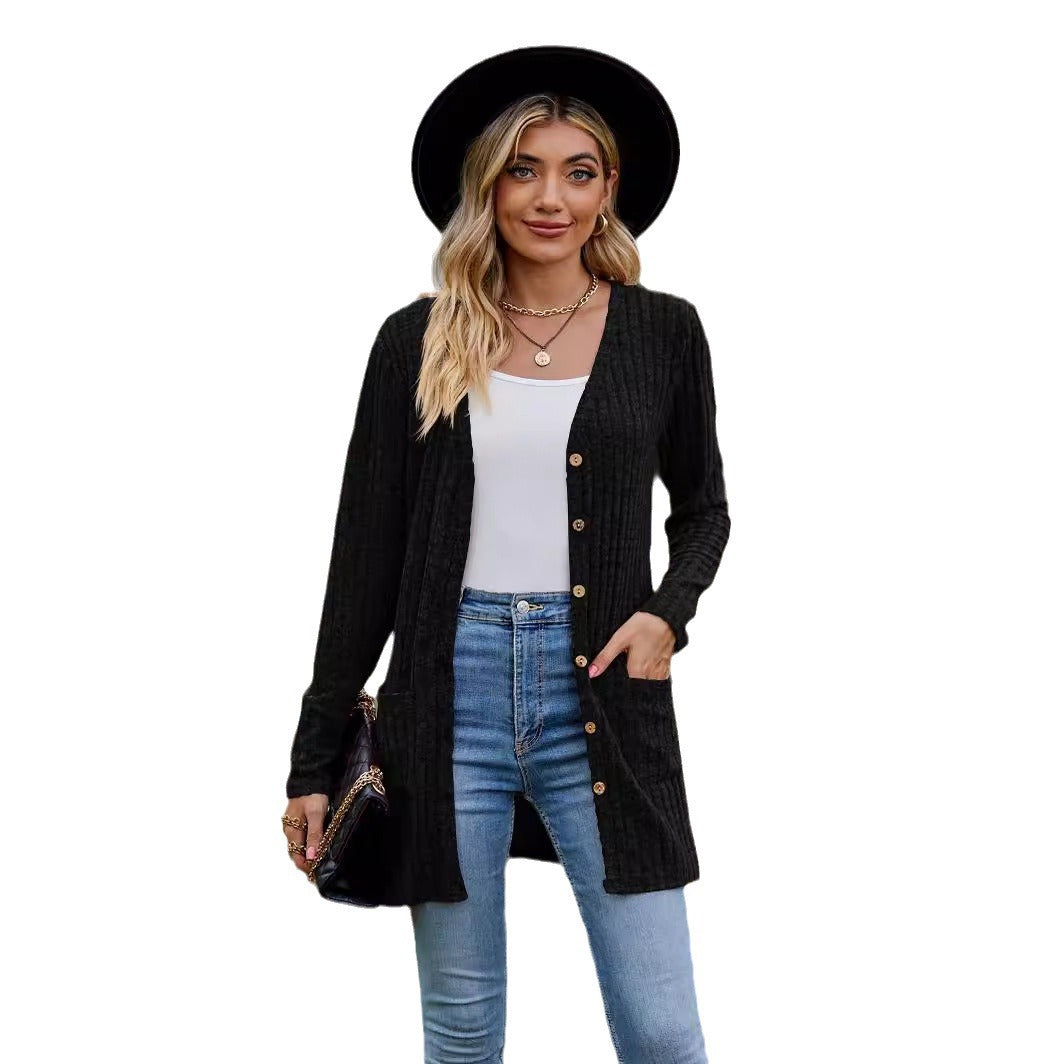 Women's cardigan with quilted structure and elegant button details Chic and Style
