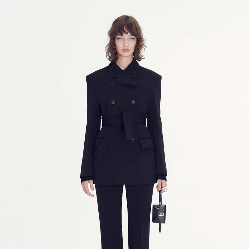 Blazer élégant et ajusté pour femmes avec double rangée de boutons Chic & Stil