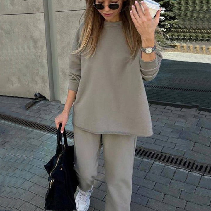 Ladies Comfortable Loungewear Set with Oversized Sweatshirt and Elastic Pants Lune London