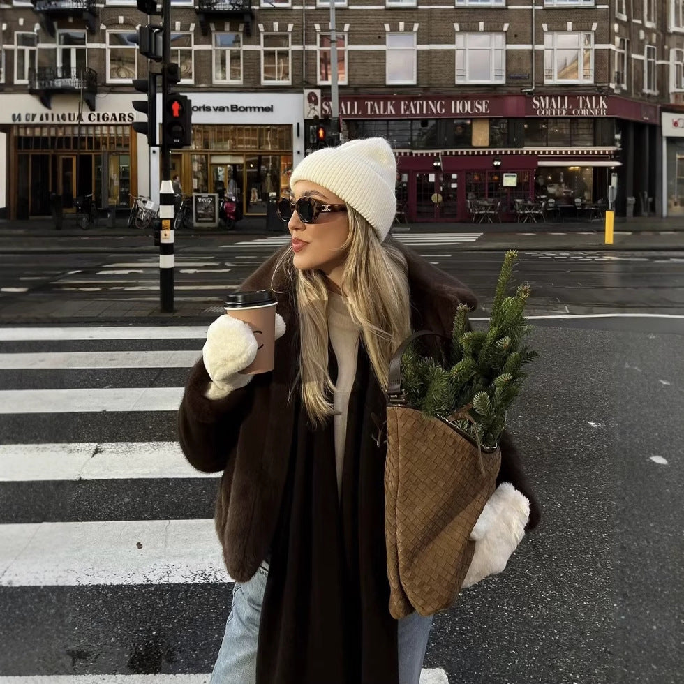 Faux fur jacket for women with elegant collar and trendy cut Lune London