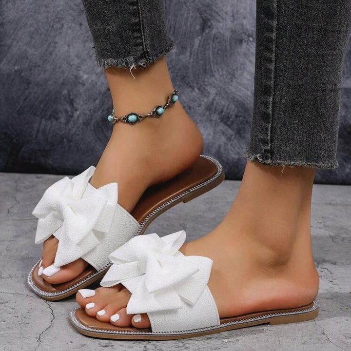 Chic and Style Women's Slide Sandals with Bow Accent