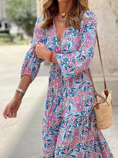 Maxi dress for women with floral patterns and a trendy waist belt Lune London