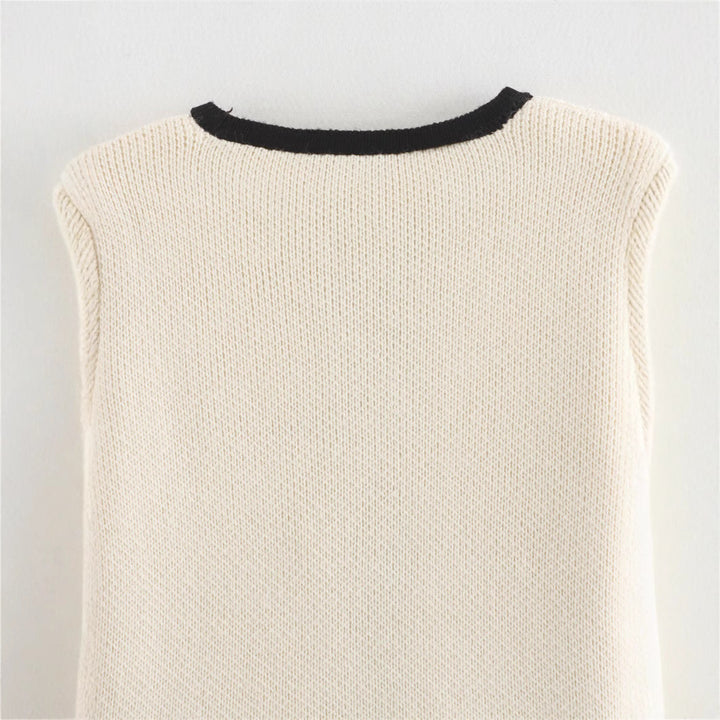 Ladies Elegant cardigan with refined knots and chic pockets Style and Chic