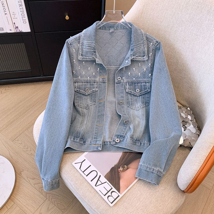 Veste en denim à la mode pour femmes avec des détails en perles glamour Chic & Stil
