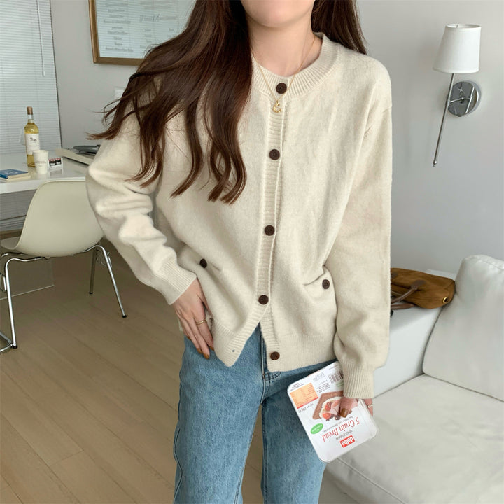Cardigan en tricot pour femmes avec grandes poches et détails de boutons Chic & Stil