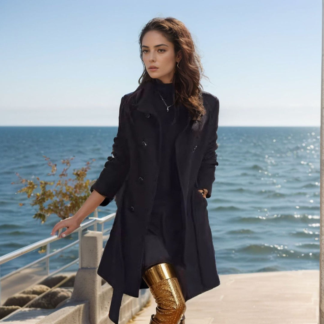 Elegant trench coat for women with stylish details and a relaxed fit Lune London
