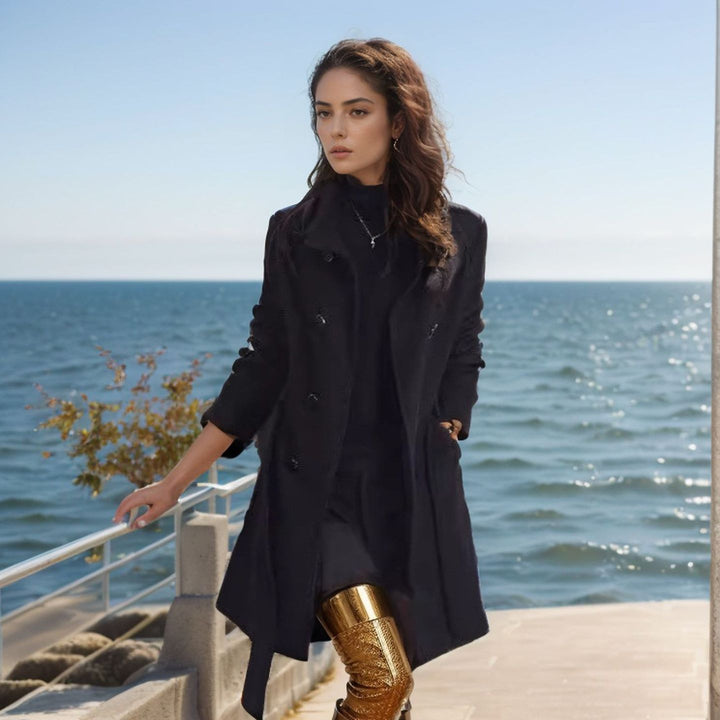 Elegant trench coat for women with stylish details and a relaxed fit Lune London