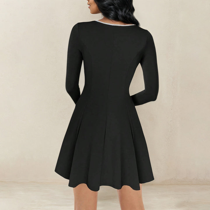 Robe femme avec décolleté carré stylé et manches longues Chic & Stil