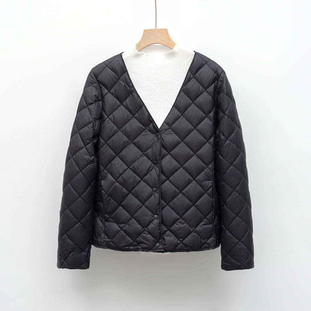 Quilted transitional jacket for women with modern V-neck and button closure Lune London