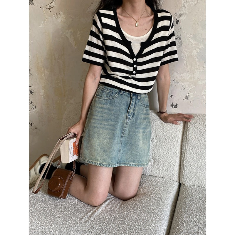 Women's denim mini skirts in classic design Chic & Stil