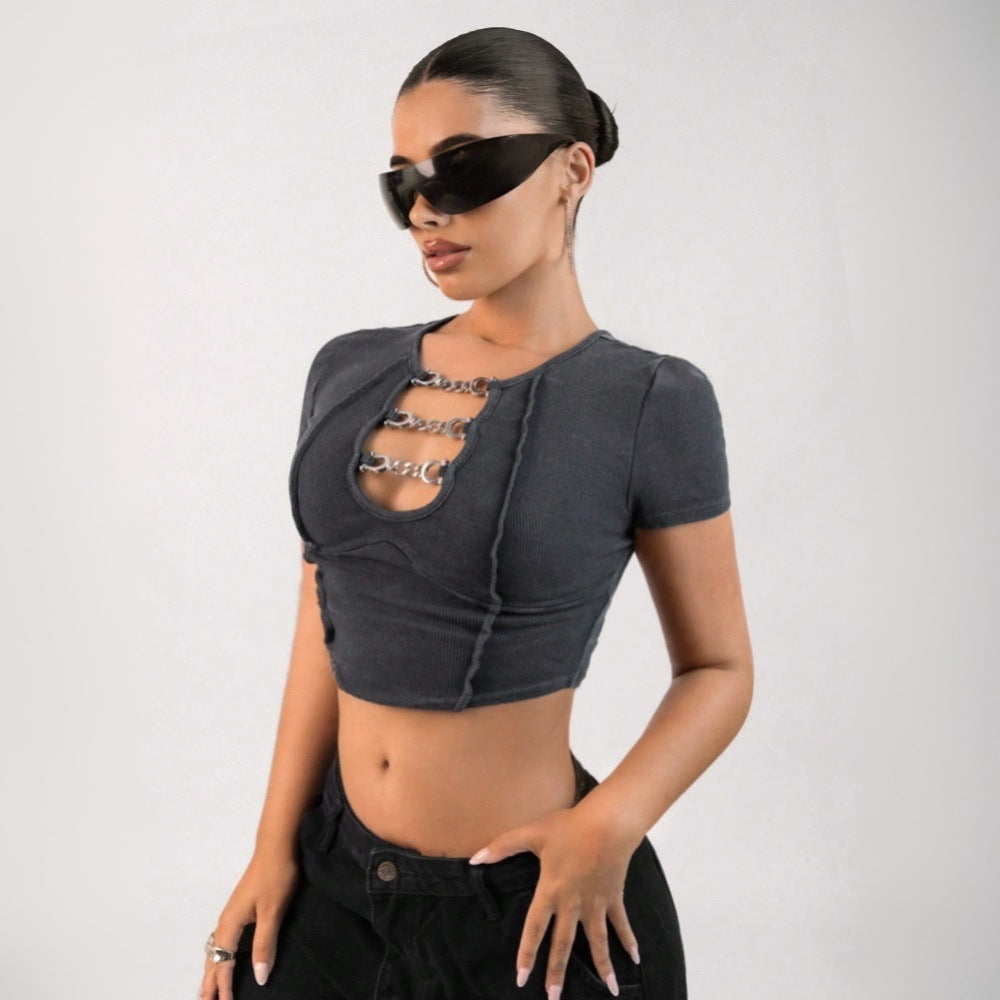 Short top for women with decorative chain accents and fitted cut Chic & Stil