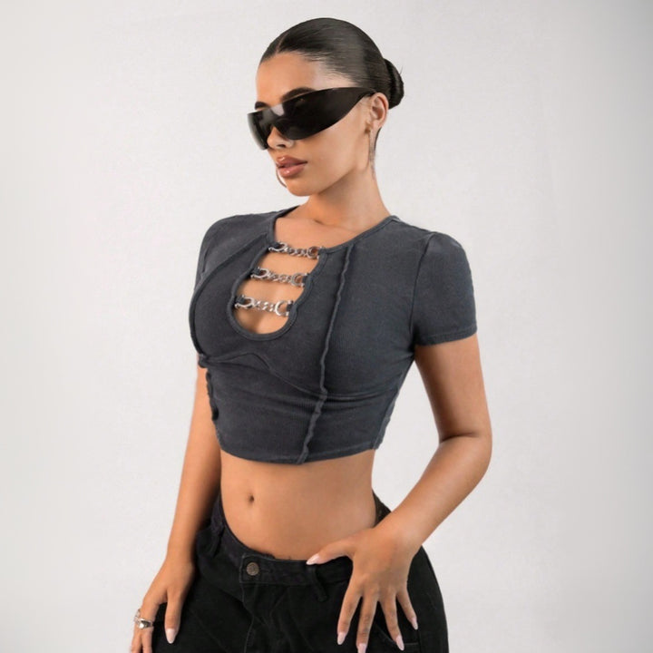 Short top for women with decorative chain accents and fitted cut Chic & Stil