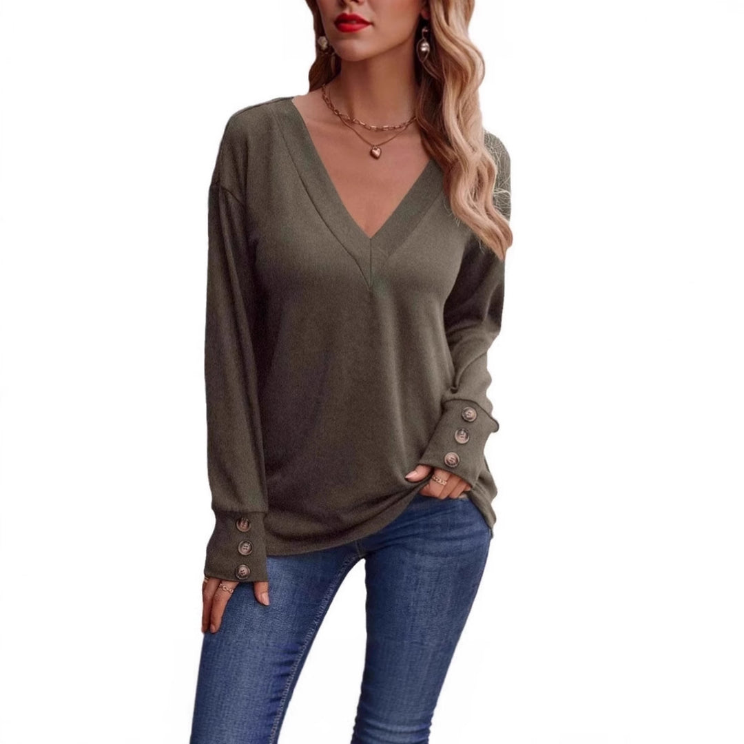 Women's casual V-neck sweater with special button details Lune London