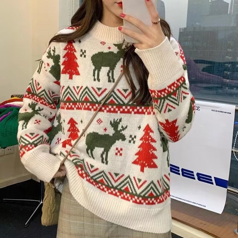 Chunky knit pullover for women with festive reindeer pattern and round neckline Lune London