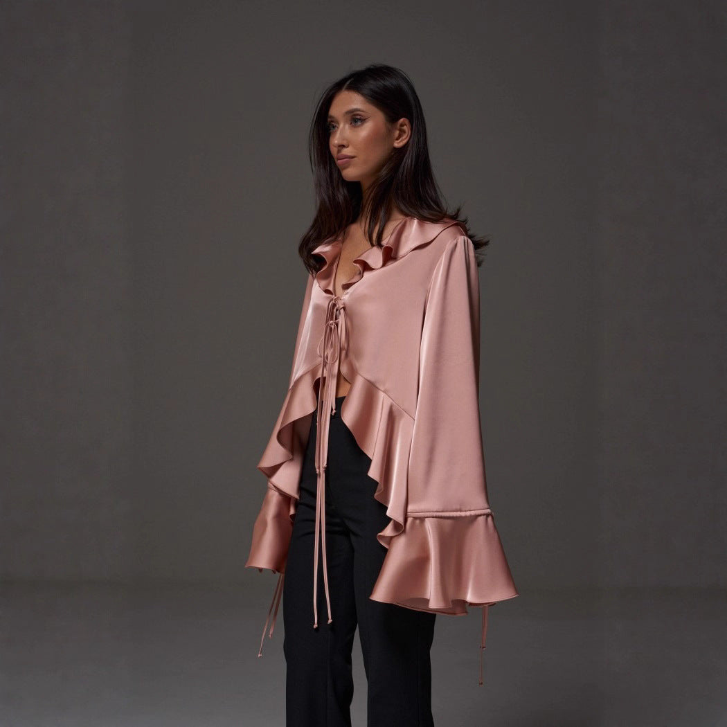Blouse satin femmes avec manches à volants et nœud décoratif Chic & Stil