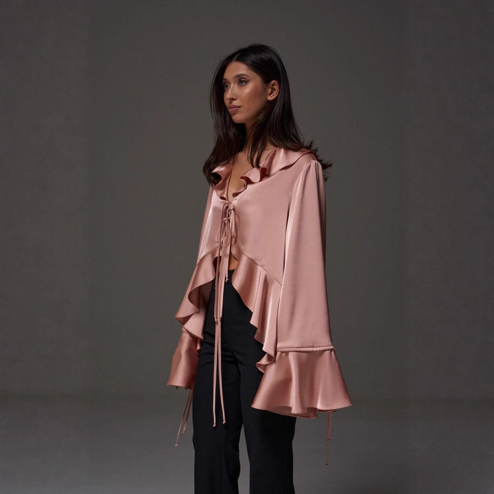 Blouse satin femmes avec manches à volants et nœud décoratif Chic & Stil