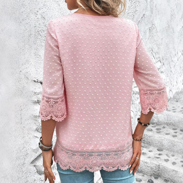 Blouse femme avec des détails en dentelle esthétique et des manches bouffantes Chic & Stil