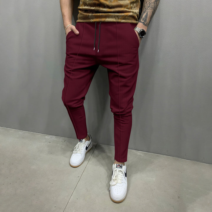 Trendy jogger pants for men with an elastic waistband and practical pockets Lune London