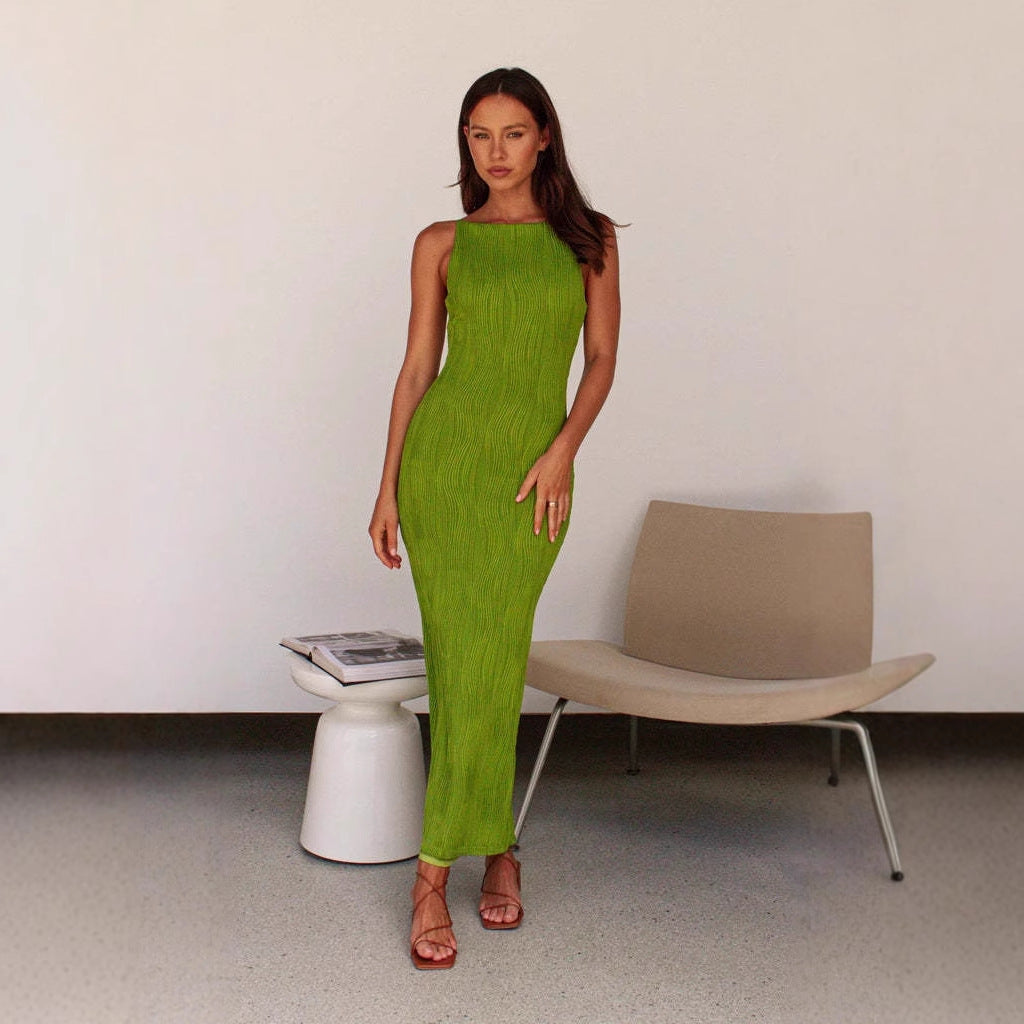 Chic & Stil Elegant ribbed design women’s maxi dress with a fitted silhouette