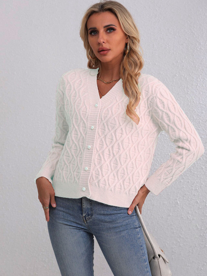 Cardigan femme designer avec motif en câble et couleurs douces Chic & Stil