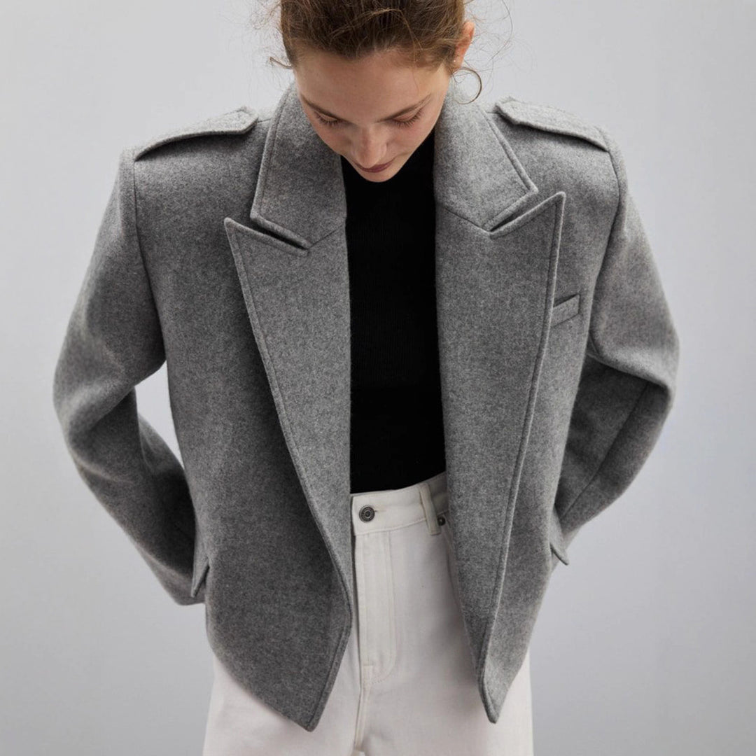 Women’s oversized fashion blazer with narrow lapels Lune London