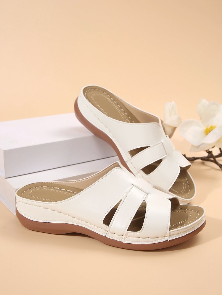Comfortable slippers for ladies with ergonomic sole and trendy bands Lune London