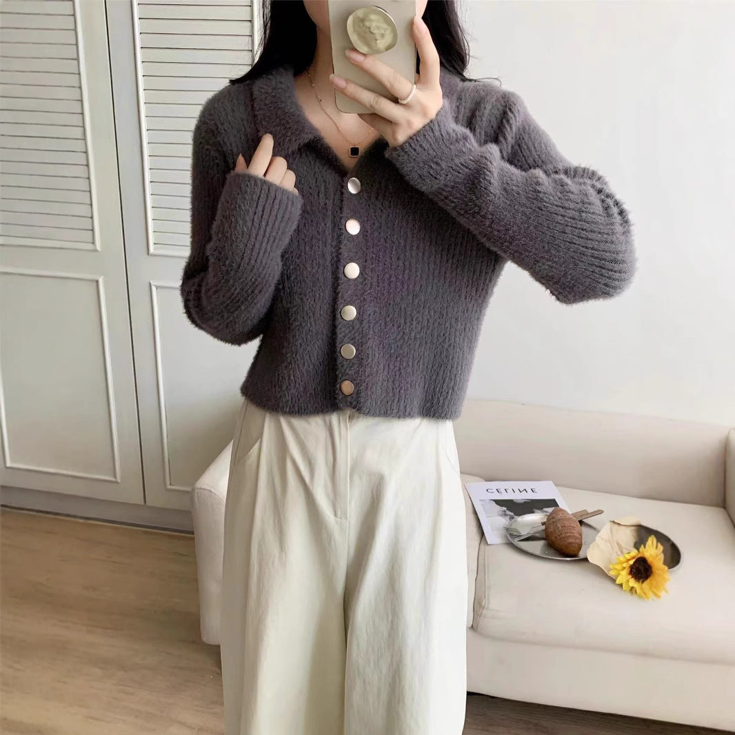 Cardigan court stylé pour femmes avec détails de boutons et décolleté en V