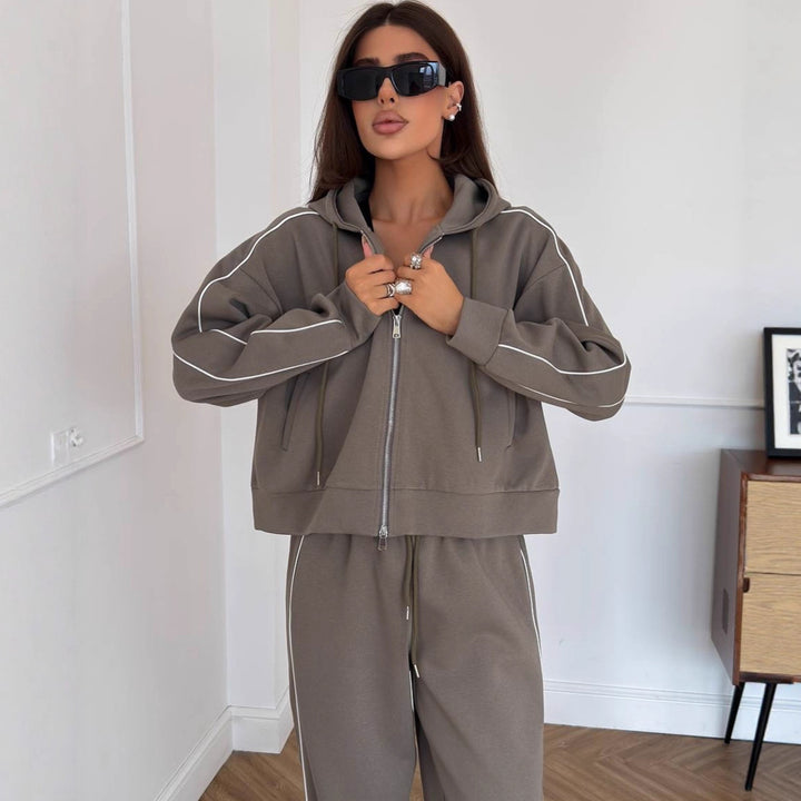 Women's casual tracksuit with cropped hoodie and loose joggers Lune London