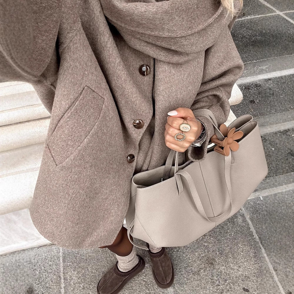 Fashionable wool coat for women with an oversized fit and an elegant lapel Lune London