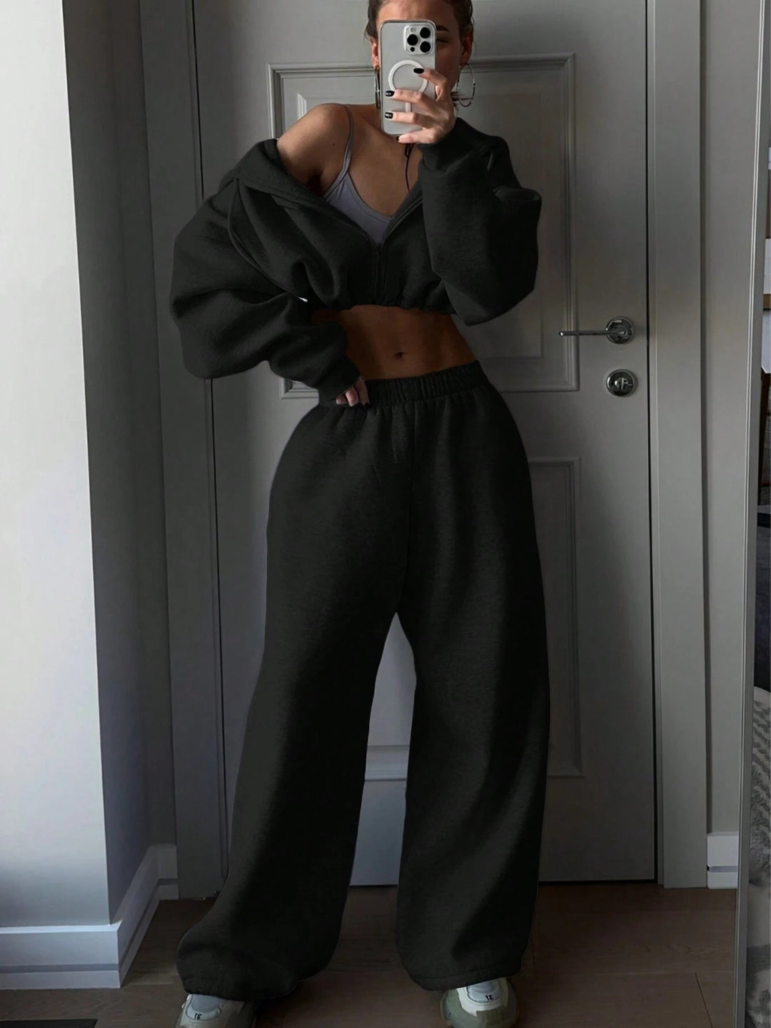 Casual women's tracksuit with an oversized hoodie and a wide fit Lune London