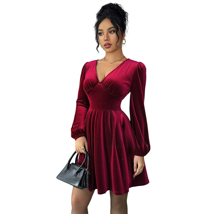 Robe à manches courtes pour femmes avec des manches bouffantes élégantes et un col en V Chic & Stil